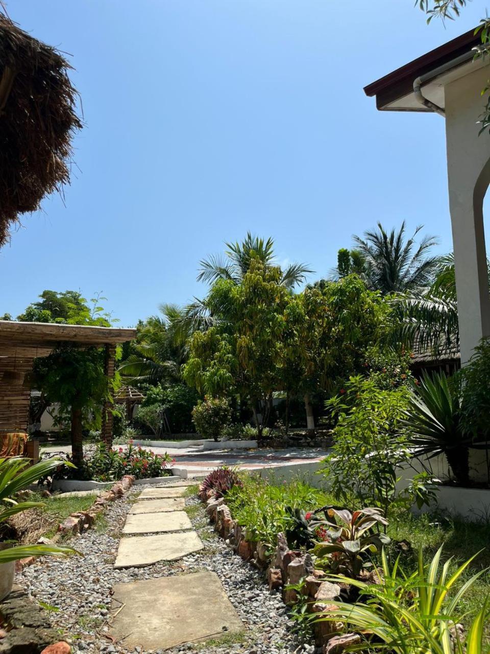 African Treasure Beach Resort Kokrobite Экстерьер фото
