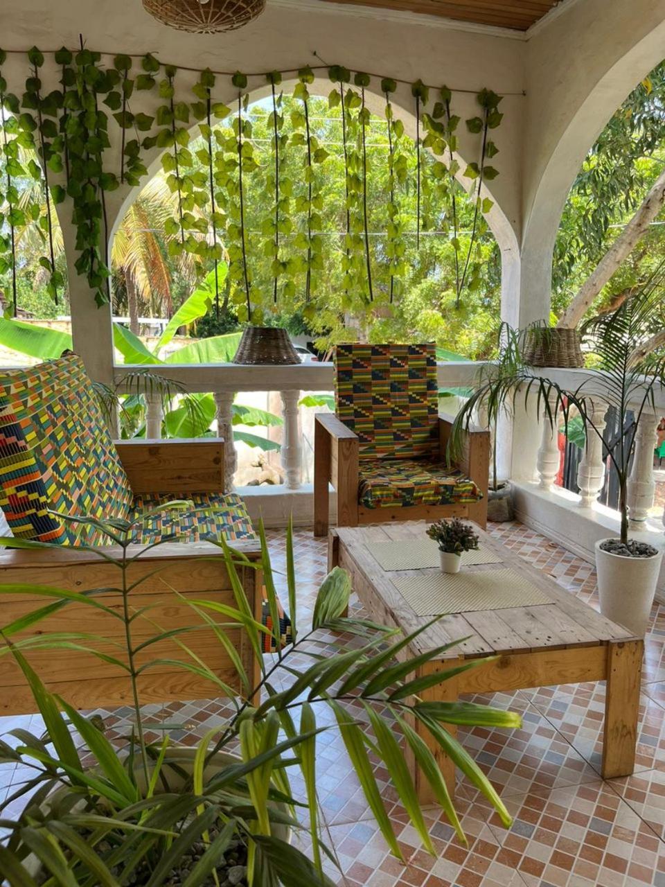 African Treasure Beach Resort Kokrobite Экстерьер фото